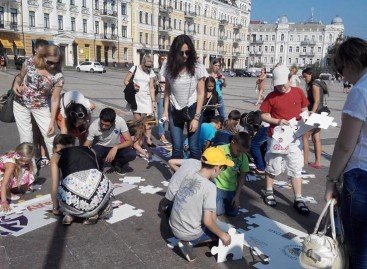 Флеш-моб «ІнФормуй свою громаду»: активні українці зібрали символи своїх міст