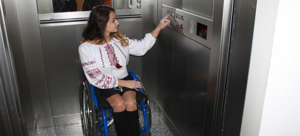 У ще одній вінницькій школі облаштували ліфт для учнів, які пересуваються на візках