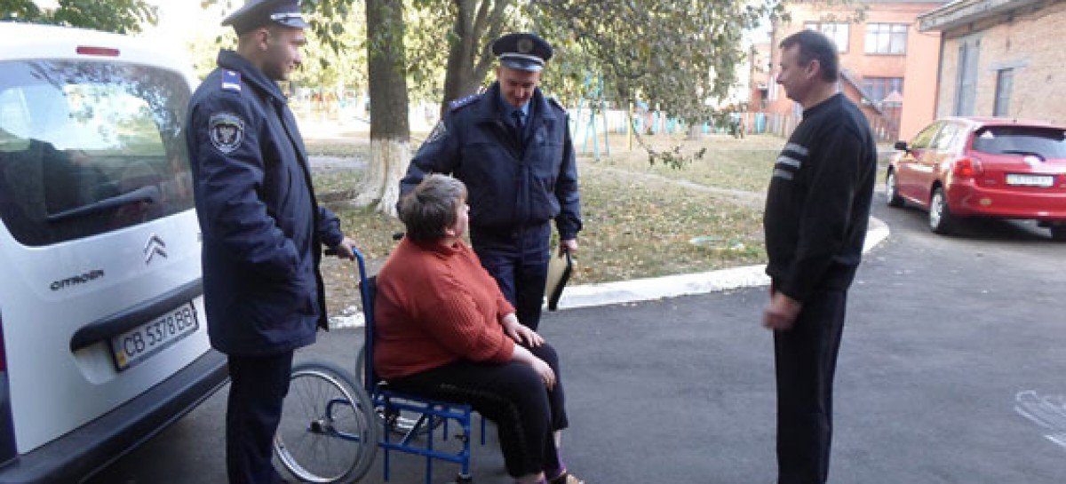 Міліціонери взяли шефство над жінкою-інвалідом