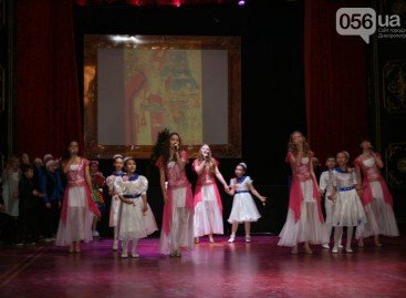 В Днепропетровске состоялся благотворительный бал для детей с инвалидностью