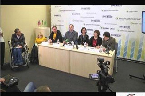 Місто має бути без бар’єрів. До Міжнародного дня людей з інвалідністю у Харкові презентували програму “Безмежні люди”