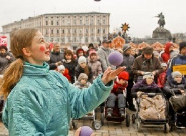 На Софійській площі для дітей з особливими потребами влаштували новорічний концерт