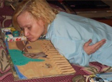 Энергодарская художница, инвалид детства, приглашает на свою первую выставку