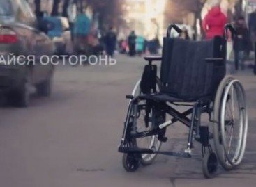 У Житомирі створили ролик про один шокуючий день з життя людини на візку
