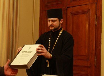 Для львівських незрячих презентували «Молитовник» шрифтом Брайля, вперше надрукований українською мовою