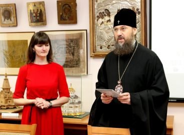 У Києві вперше створений жестовий розмовник для спілкування священиків із глухими людьми