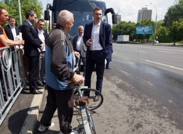 Віталій Кличко: Ми продовжуємо капітальний ремонт доріг і починаємо облаштовувати підвищені пішохідні переходи