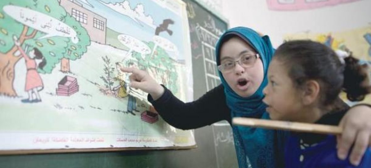 Первая в Газе учительница с синдромом Дауна преуспевает в своем деле