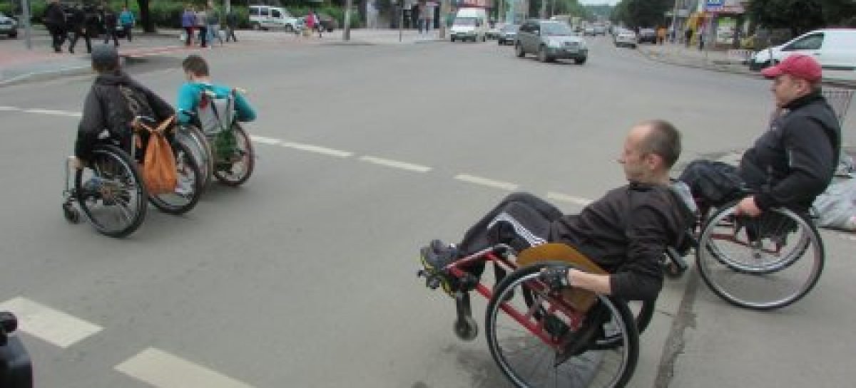 В Івано-Франківську розпочали роботи з пристосування вулиць для людей з інвалідністю