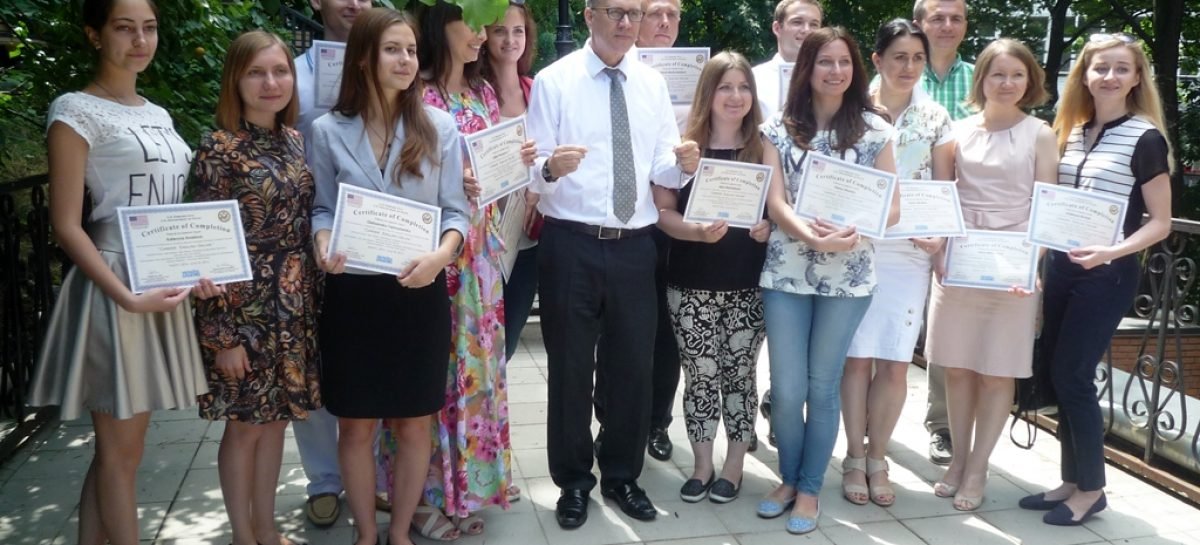 Состоялось вручение сертификатов по изучению делового английского языка для молодежи ВПО