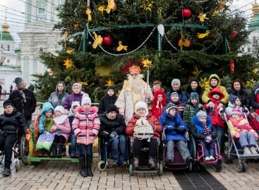 Близько 400 особливих дітей із усіх районів столиці стали учасниками новорічного казкового дійства в КМДА