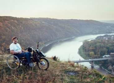 Унікальна історія про тернопільського фотографа з інвалідністю, чиї світлини прикрашають світові глянці