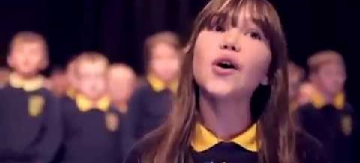 Дівчинка з аутизмом підкорила мережу виконанням легендарної пісні