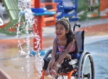 Нам и не снилось: В Техасе создали первый в мире аквапарк для детей с инвалидностью