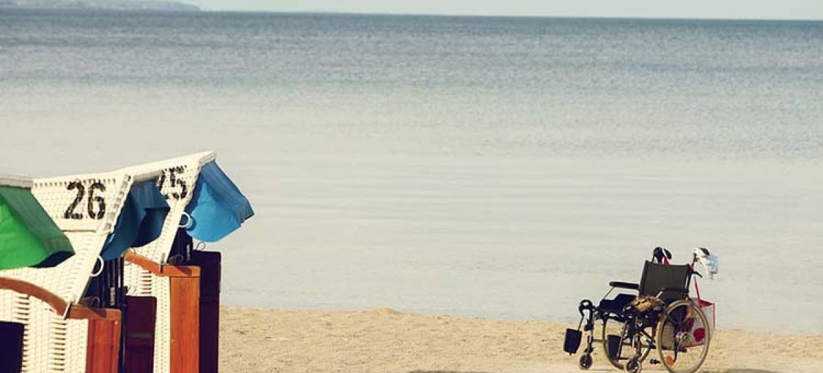 У Маріуполі люди з інвалідністю відкрили пляжний сезон