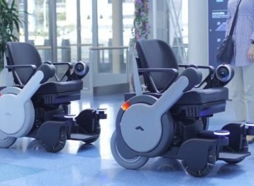 В Японії розробили перший безпілотний інвалідний візок