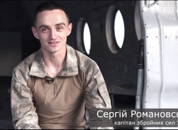 Український офіцер Сергій Романовський, який втратив на Донбасі ногу, зробив 75-й стрибок із парашутом і готується писати дисертацію