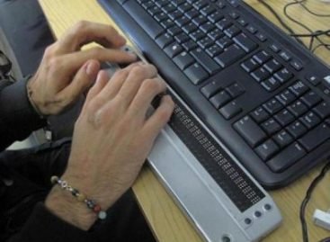У Франківську шукають тренера, що навчить людей з порушенням зору роботі з комп’ютером