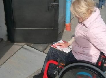 Чи можуть люди з інвалідністю у Чернівцях зайти у міську поліклініку?