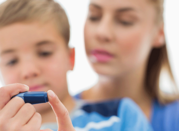 «Солодкі діти»: з чим стикаються батьки хворих на діабет та як змінюється їхнє життя