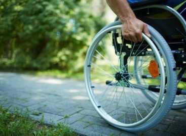 Рада підтримала зміну терміну «інвалід» на «особа з інвалідністю» в законах