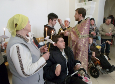 Таїнство Єлеопомазання для людей з інвалідністю відбулося у Кафедральному соборі УПЦ