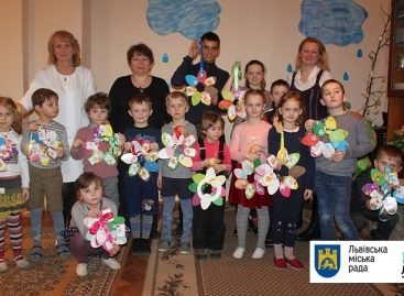 У Львові для дітей з порушенням слуху та їх сімей провели арт-терапію та майстер-клас із розвитку дрібної моторики