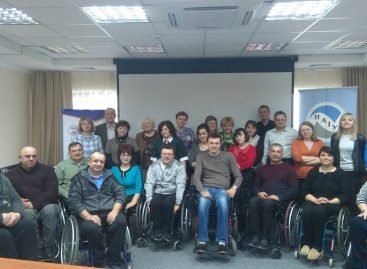 Моніторинг та адвокація забезпечення безперешкодного доступу до виборчих дільниць для людей з інвалідністю