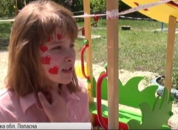 Не війною єдиною: активісти з Попасної узялися обладнати ігровий майданчик для дітей з інвалідністю