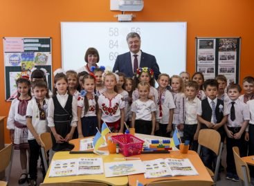 Ми разом відкриваємо світ щастя і світ спілкування – Президент про інклюзивну освіту в новій школі на Дніпропетровщині