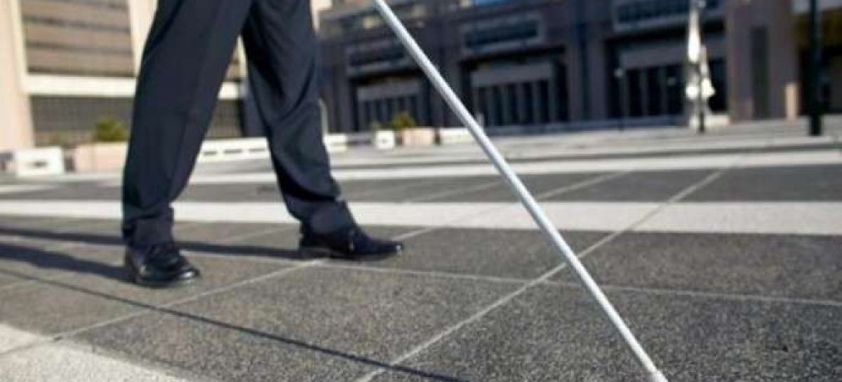 Уже тиждень у Вінниці працює Муніципальна служба супроводу осіб з інвалідністю по зору I групи