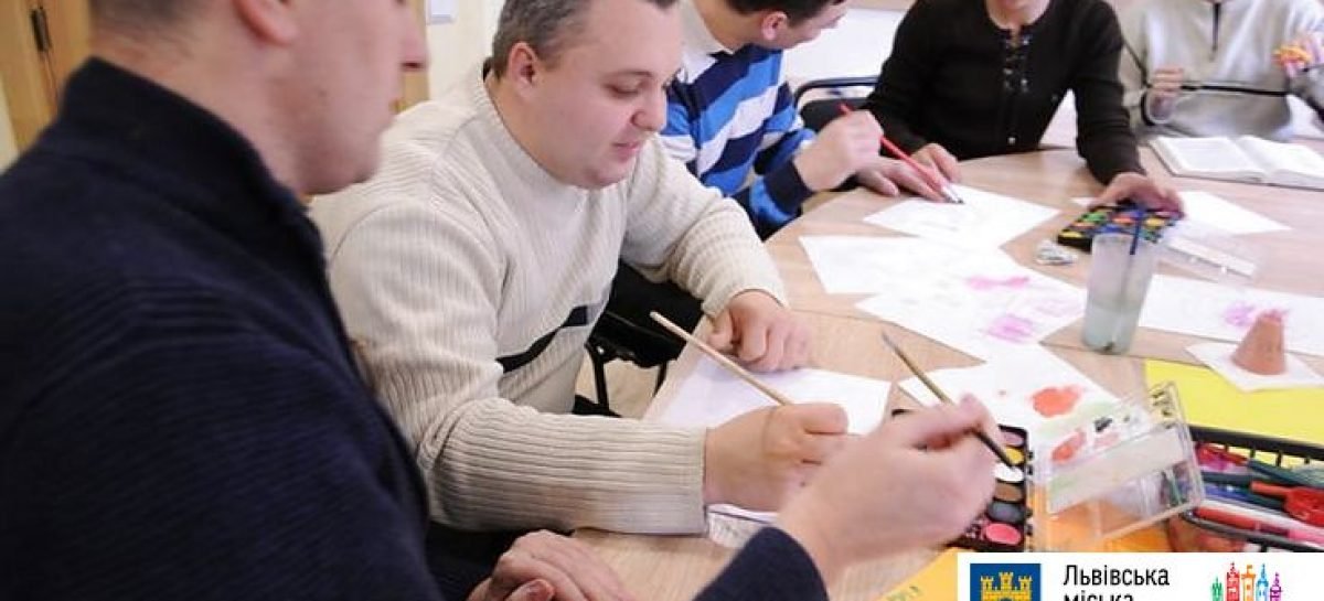 У Львові людям з інвалідністю допомагають завдяки проєкту «Усмішка»