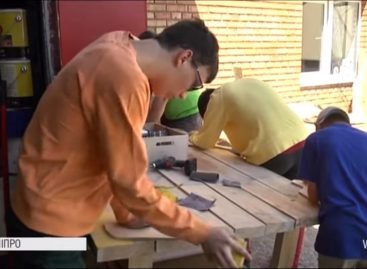 Корисні навички і соціалізація: у Дніпрі для чоловіків з інвалідністю відкрили майстерню