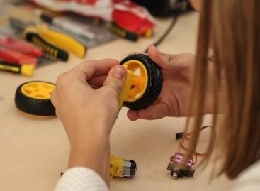 Для школярів Дніпропетровщини відкрили сучасну школу робототехніки