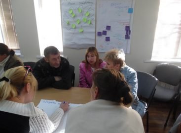 На Луганщині людей з інвалідністю навчають впливати на владу та захищати власні права