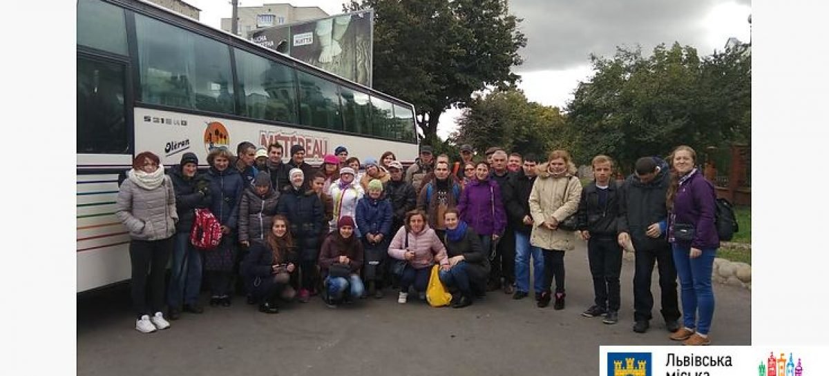 Півсотні людей з інвалідністю здійснили одноденну мандрівку до Тернополя
