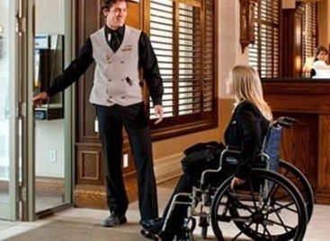 10% місць у готелях проєктуватимуть для людей з інвалідністю