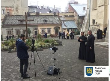 У Львові для людей з порушенням слуху знімають відео з поясненням Катехизму
