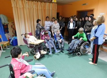 Лідери волонтерських загонів міста ознайомилися з особливостями роботи з людьми з інвалідністю