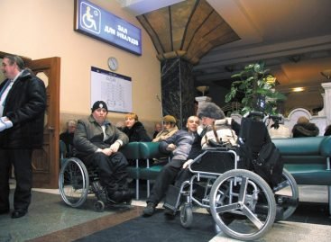 Міжнародний день осіб з інвалідністю: що Укрзалізниця робить для мобільності?