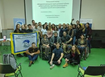 У Львові навчали студентів-волонтерів як проводити аудит доступності виборчих дільниць