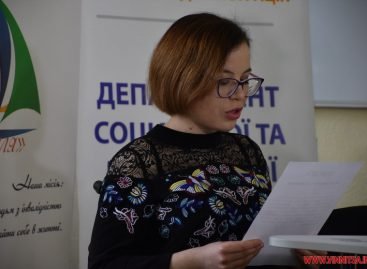 «Ламаємо стереотипи»: у Вінниці, вперше в Україні, дівчина на візку стала держслужбовцем