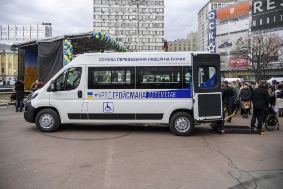 Громада селища Доманівка отримала спецавтомобіль для перевезень осіб з інвалідністю