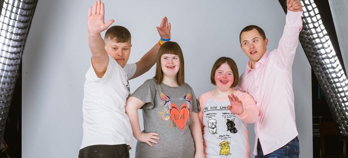 «Усі бачать хворобу, а не мене»: у Луцьку влаштували фотосесію для людей з інвалідністю