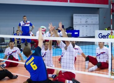 Українські волейбольні команди успішно розпочали чемпіонат Європи з волейболу сидячи