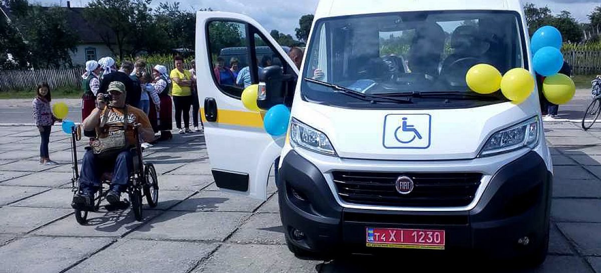 На Житомирщині працюватиме 6 служб «соціального таксі» – спецавтомобіль отримала Білокоровицька ОТГ