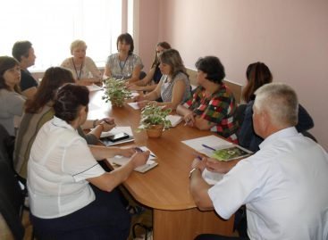 За «круглим столом» у Могилеві-Подільському обговорили працевлаштування осіб з інвалідністю