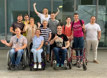 У Києві допомагають освоїти професію в ІТ та працевлаштуватись людям з інвалідністю