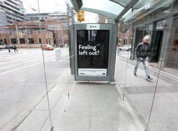 У Торонто встановили зупинку, до якої неможливо зайти. Навіщо? (фото)