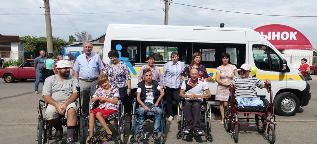 Приморська територіальна громада отримала обладнаний для перевезення осіб з інвалідністю автомобіль